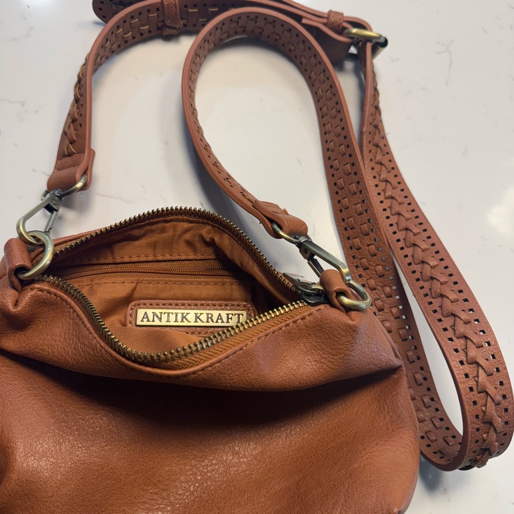 Antik Kraft Tan Crossbody Bag with Brass Hardware